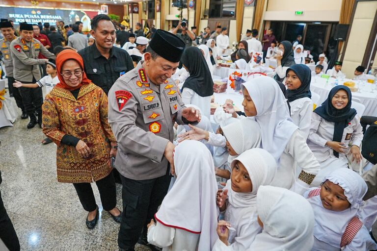 Berbagi Takjil dan Buka Puasa Bersama, Kapolri Perkuat Sinergi dengan Media Dan Masyarakat