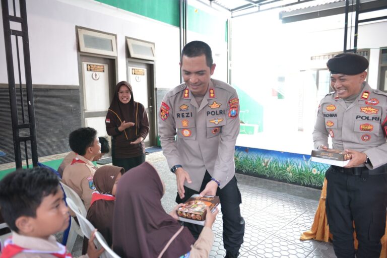 Program Pasabber  Kapolres Situbondo Berbagi Makanan Bergizi Untuk Anak Berkebutuhan Khusus