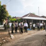 Polres Pasuruan Beri Santunan Keluarga Korban Anirat di Wonorejo