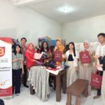 Universitas Bakrie Gelar PkM Berupa Pelatihan di Pengrajin Batik Galleries Abata IMG-20250823-WA0000