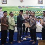 Cangkruakan Kamtibmas Polres Pelabuhan Tanjungperak Beri 200 Kunci Ganda Motor ke Warga IMG-20250926-WA0006