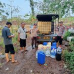 Kapolsek Winongan Distribusikan Air Bersih ke Warga Pelosok  Dusun Guwo IMG-20250930-WA0016
