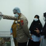 Itwasda Polda Jatim Lakukan Pengawasan SPPG Polres Gresik Pastikan Kualitas dan Kebersihan MBG IMG-20251005-WA0026