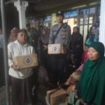 Jenazah Korban Robohnya Bangunan Ponpes Al Khozini Tiba di Wonorejo, Polisi dan Warga Gelar Takziah IMG-20251010-WA0003