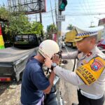 Operasi Zebra Semeru Polresta Malang Kota Bagikan 100 Helm Gratis IMG-20251125-WA0001