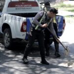 Polantas Polres Gresik Tambal Jalan Berlubang Demi Keselamatan Pengendara IMG-20251218-WA0008